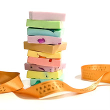 Charger l'image dans la galerie, Ensemble de 10 savons au lait de brebis et trois beurres đđ