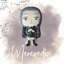 Charger l'image dans la galerie, Bombe de bain moussante Mercredi Addams de Bombe et potion magique de licorne