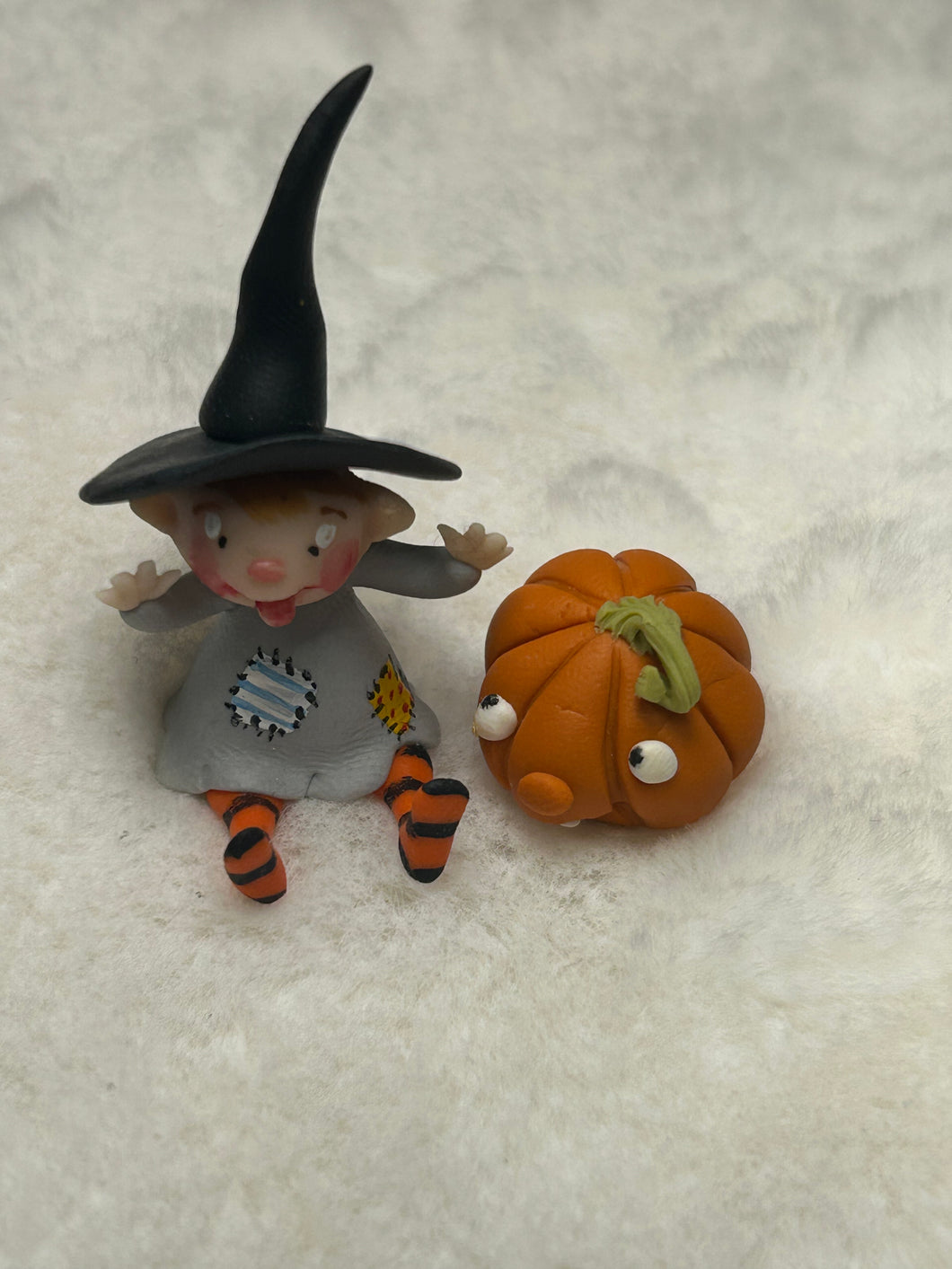 Mini Sorcière et sa citrouille