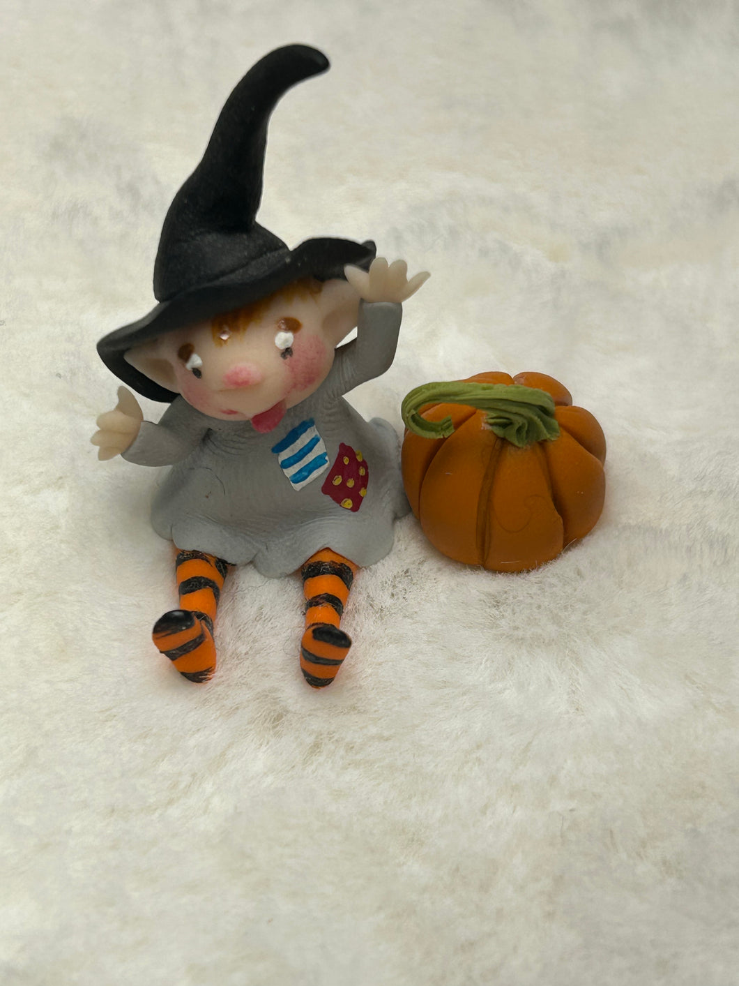 Mini Sorcière et sa citrouille
